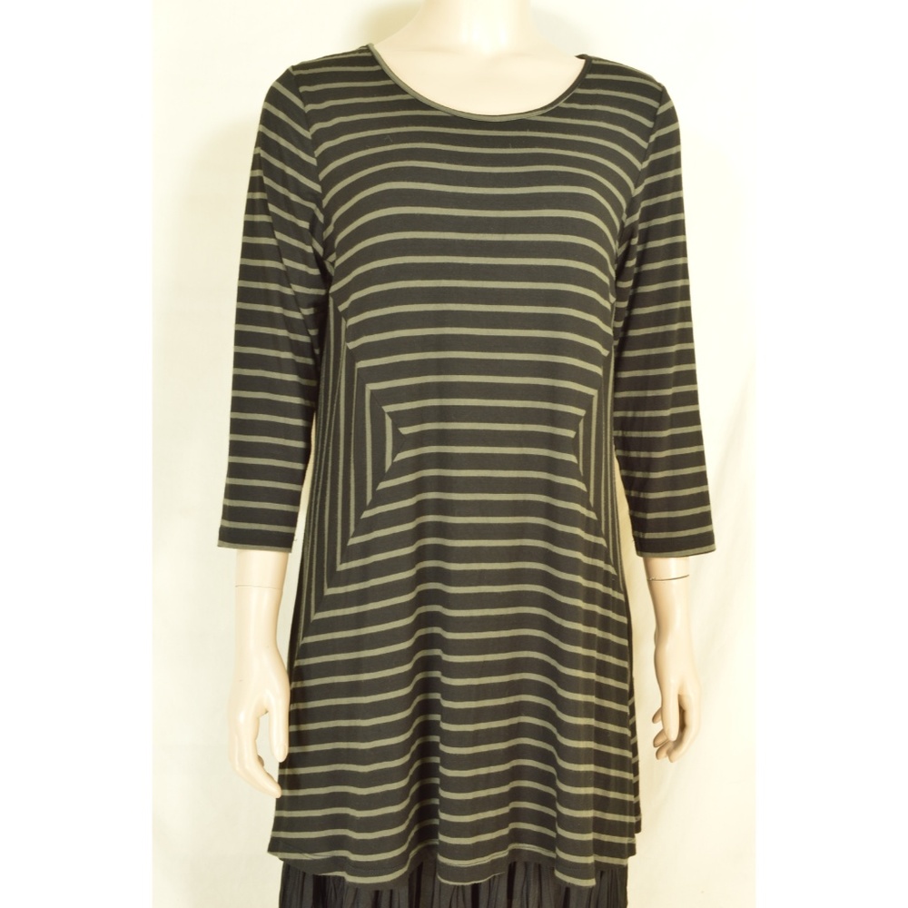 Comfy USA top SZ M asymmetrical geometric black ta